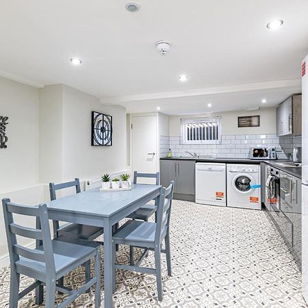 Luxury 5 Bedroom Holiday Home Within Prescot Exterior foto