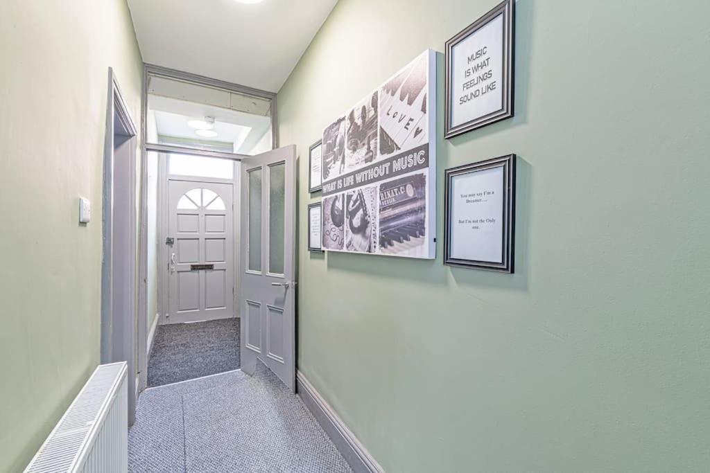 Luxury 5 Bedroom Holiday Home Within Prescot Exterior foto