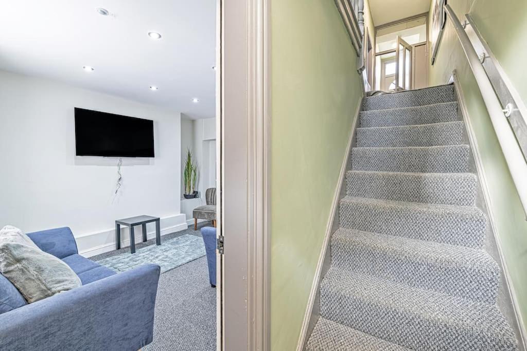Luxury 5 Bedroom Holiday Home Within Prescot Exterior foto