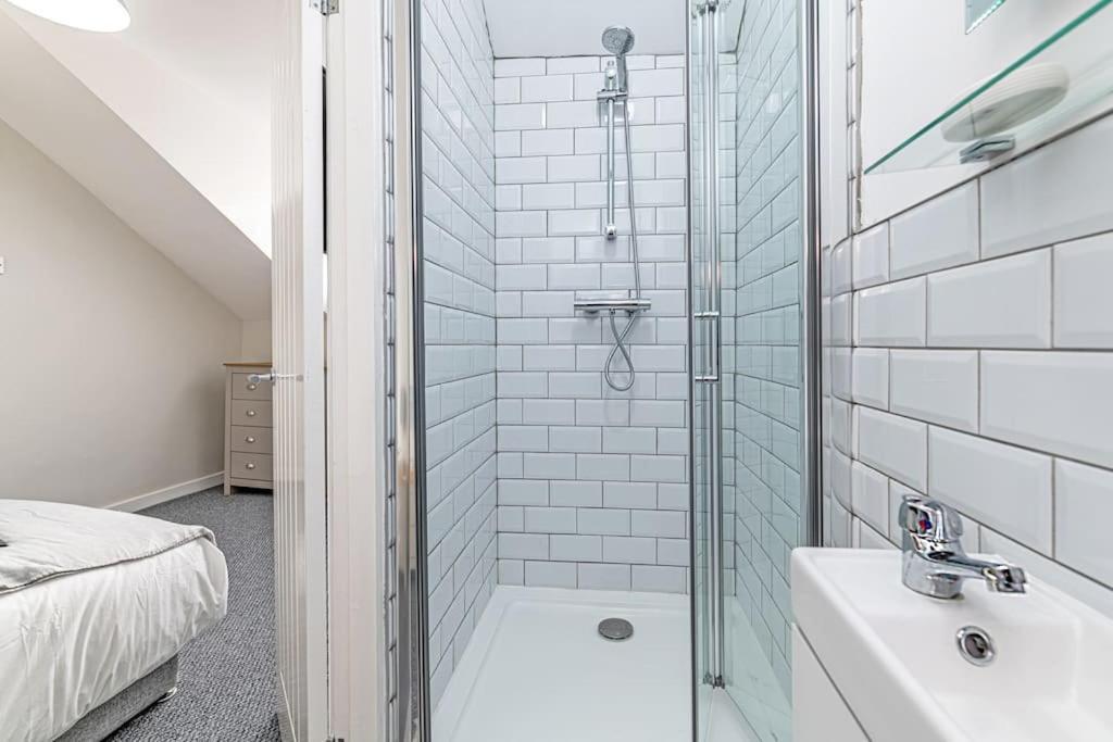 Luxury 5 Bedroom Holiday Home Within Prescot Exterior foto