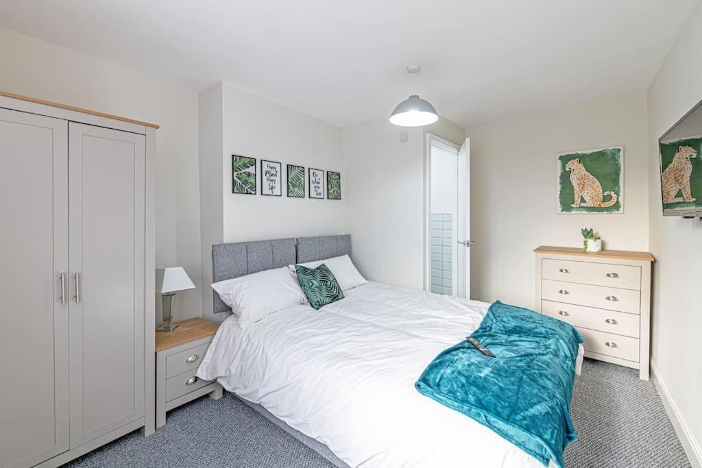 Luxury 5 Bedroom Holiday Home Within Prescot Exterior foto